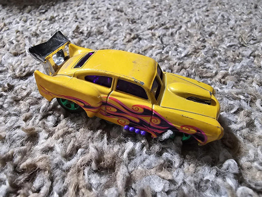 Mattel Hot Wheels Jaded Diecast Car Advent Calendar 2001 Yellow