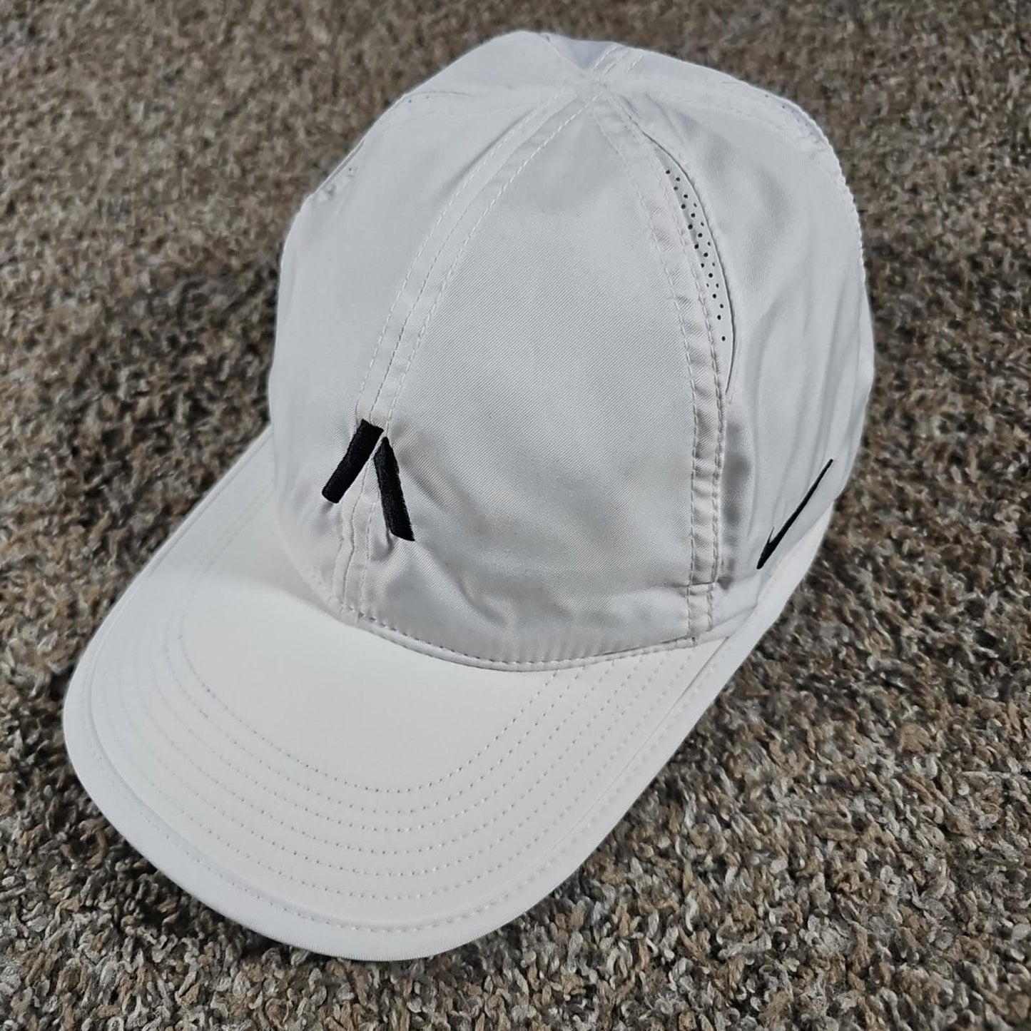 nike dri fit featherlight Strapback Running Panel hat