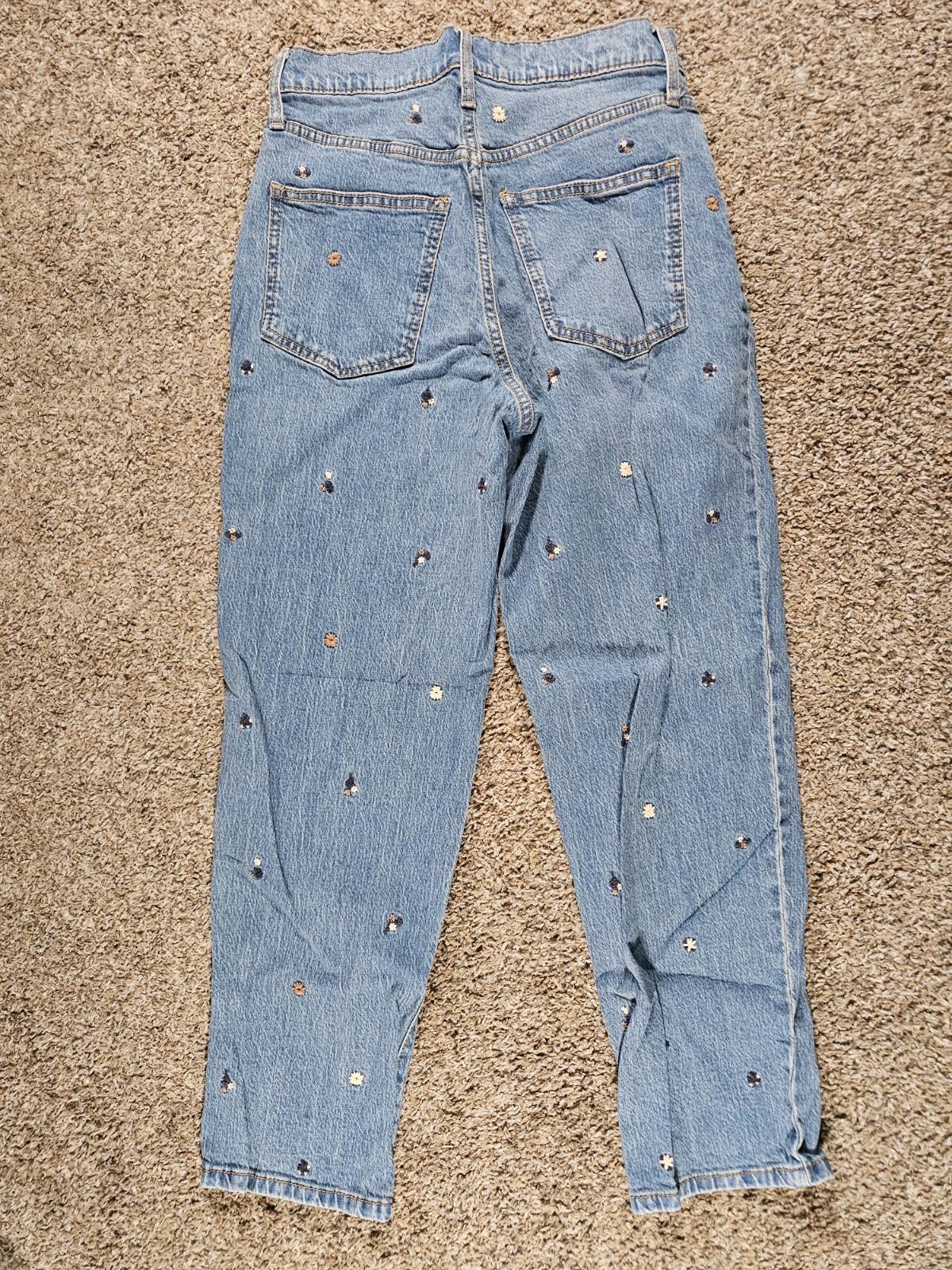 Universal Thread Size 4/27L Straight Jeans Light Wash Flower
