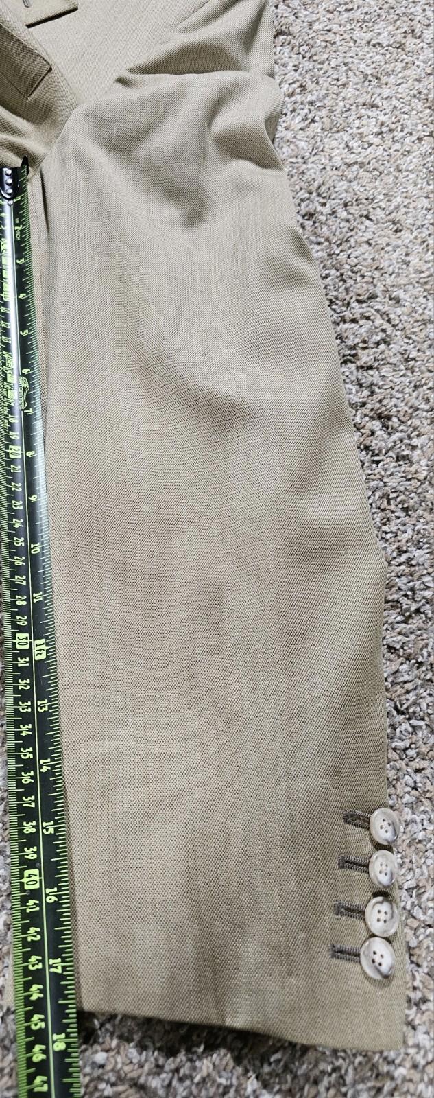 Hand Tailored Tom James Innocenti Oro tan suit APPROX C44W35