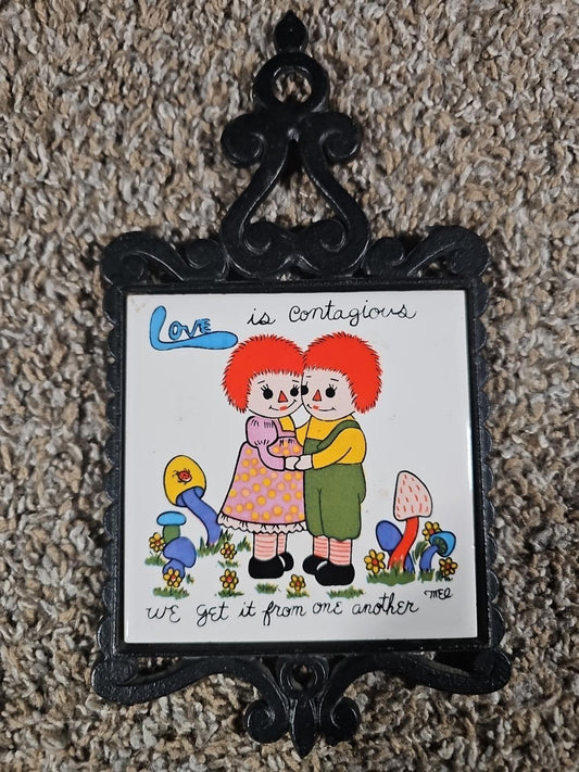 RAGGEDY ANN & ANDY VINTAGE CAST IRON TILE TRIVET/WALL HANGING