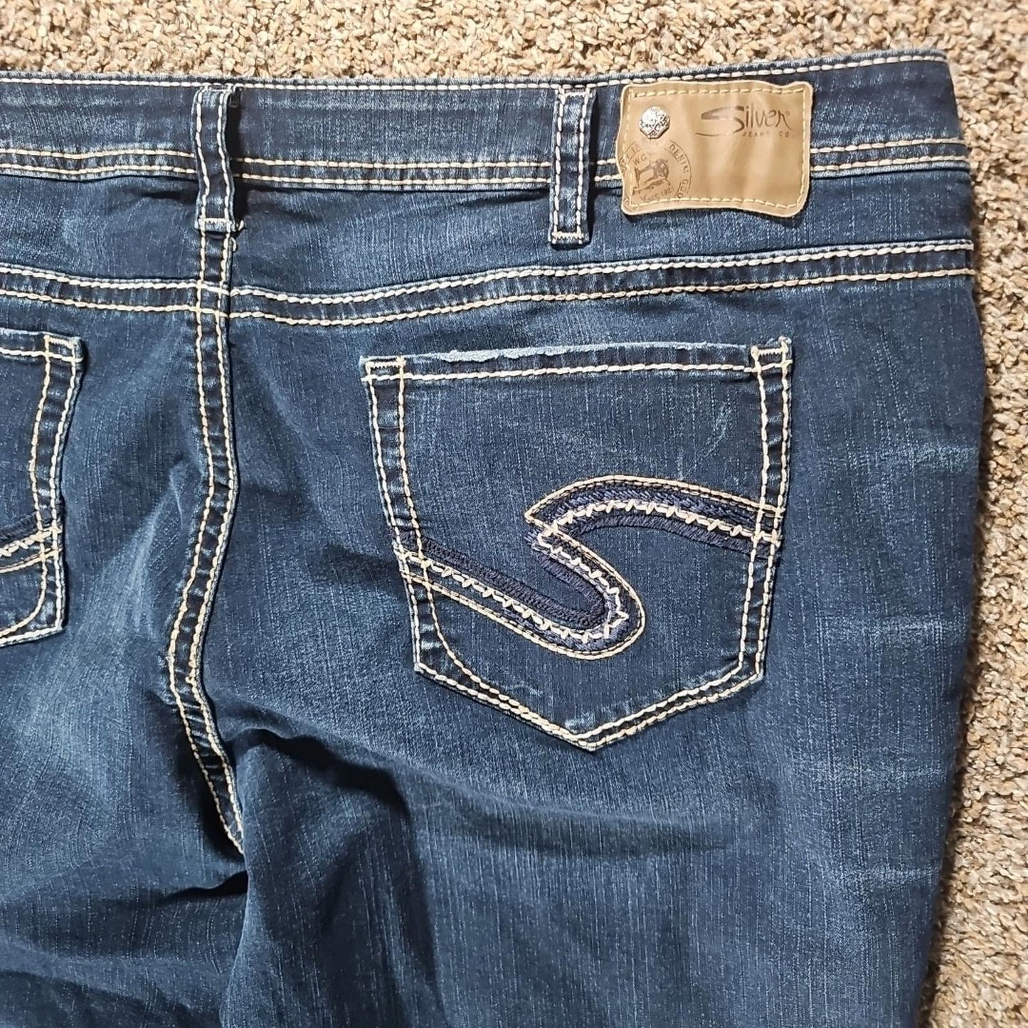 Silver Jeans Suki Fluid Denim Mid Capri Jeans 24/22½