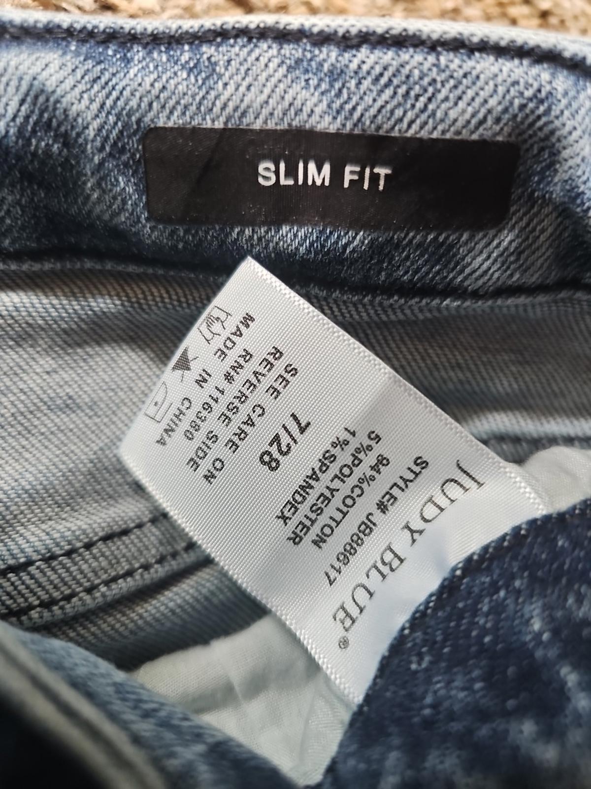 Judy Blue Los Angeles Slim Fit 7/28 Jeans