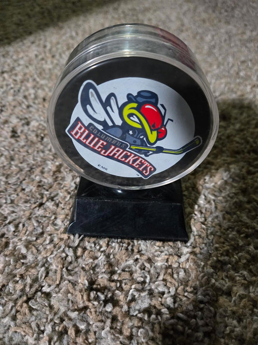 Columbus Blue Jackets Vintage Logo NHL Hockey Puck Puck World Display Case