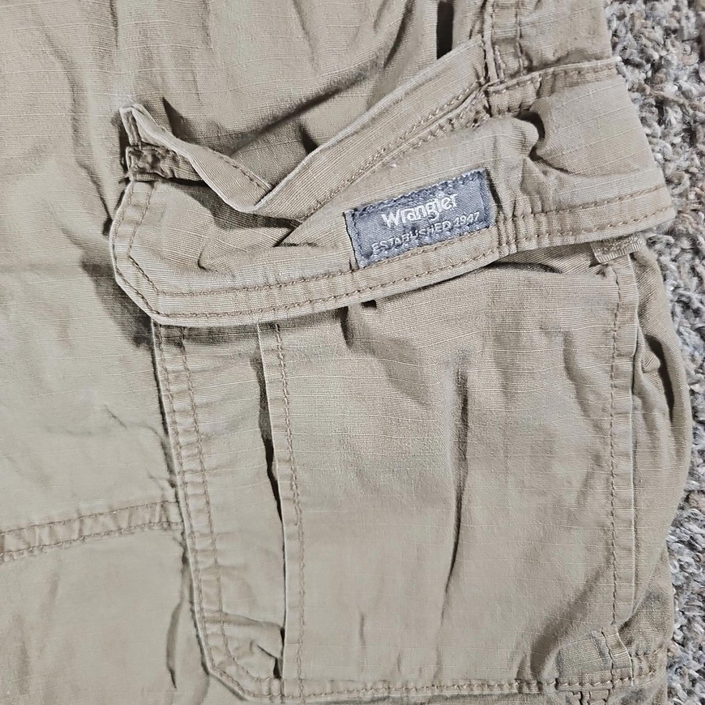 Wrangler Sz 32 Relaxed Fit Cargo Shorts