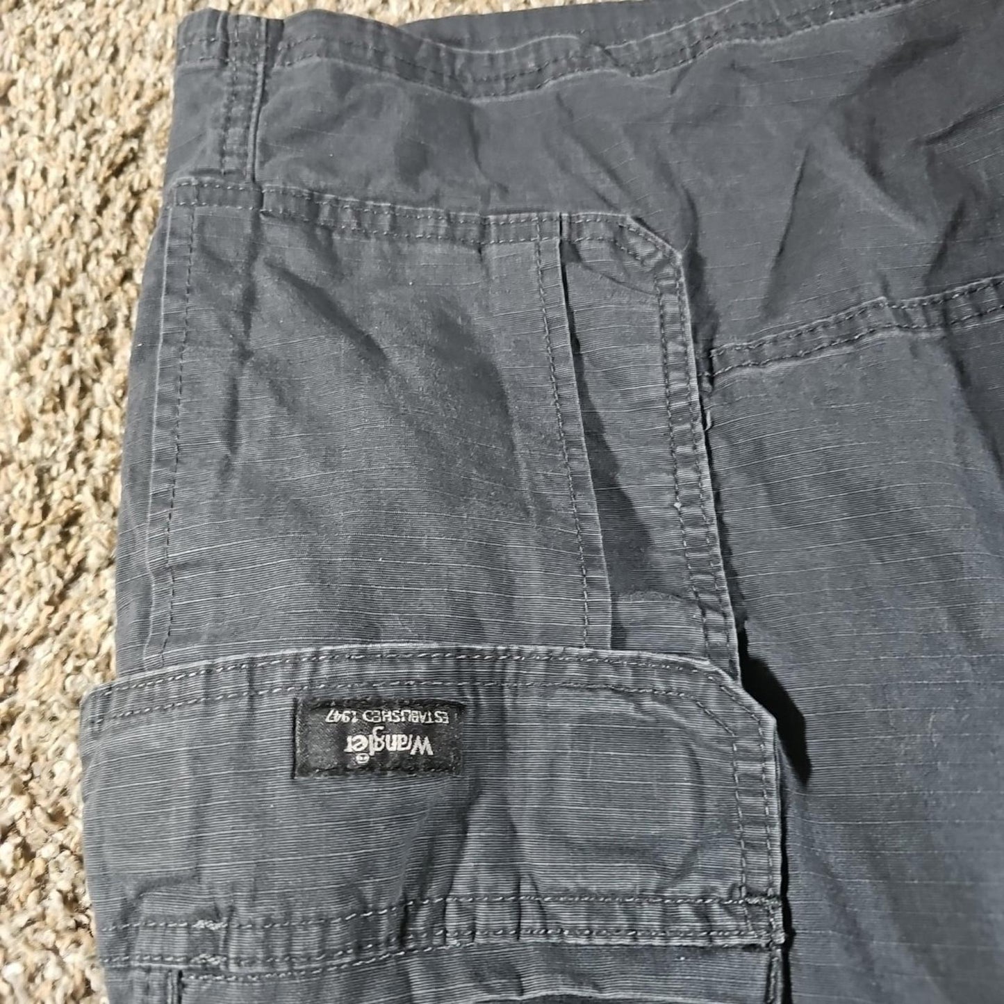 Wrangler Relaxed Fit Sz 48 Cargo Shorts