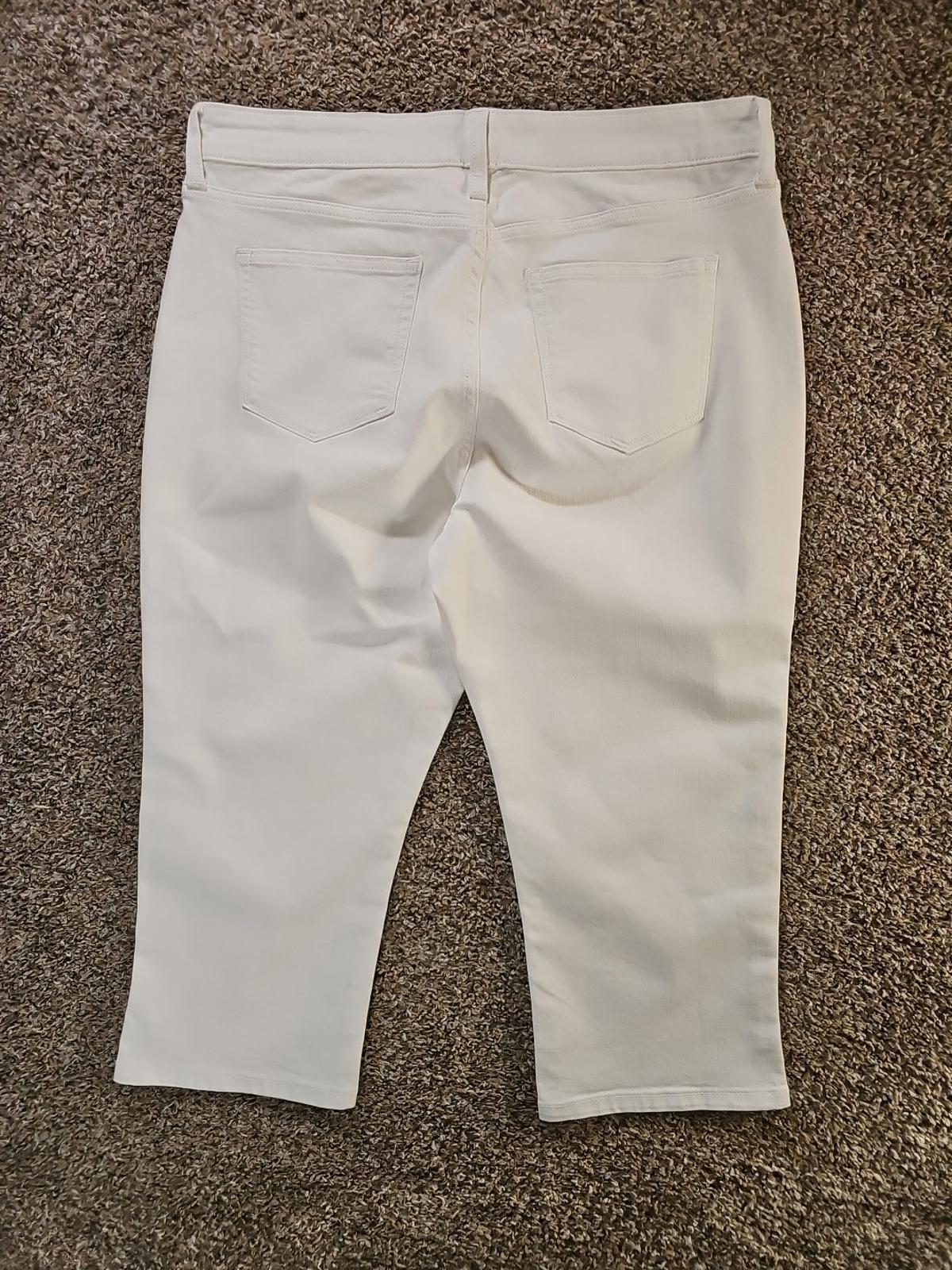 St. John’s Bay MidRise Capri Jeans 14 White Stretch NWT NWD
