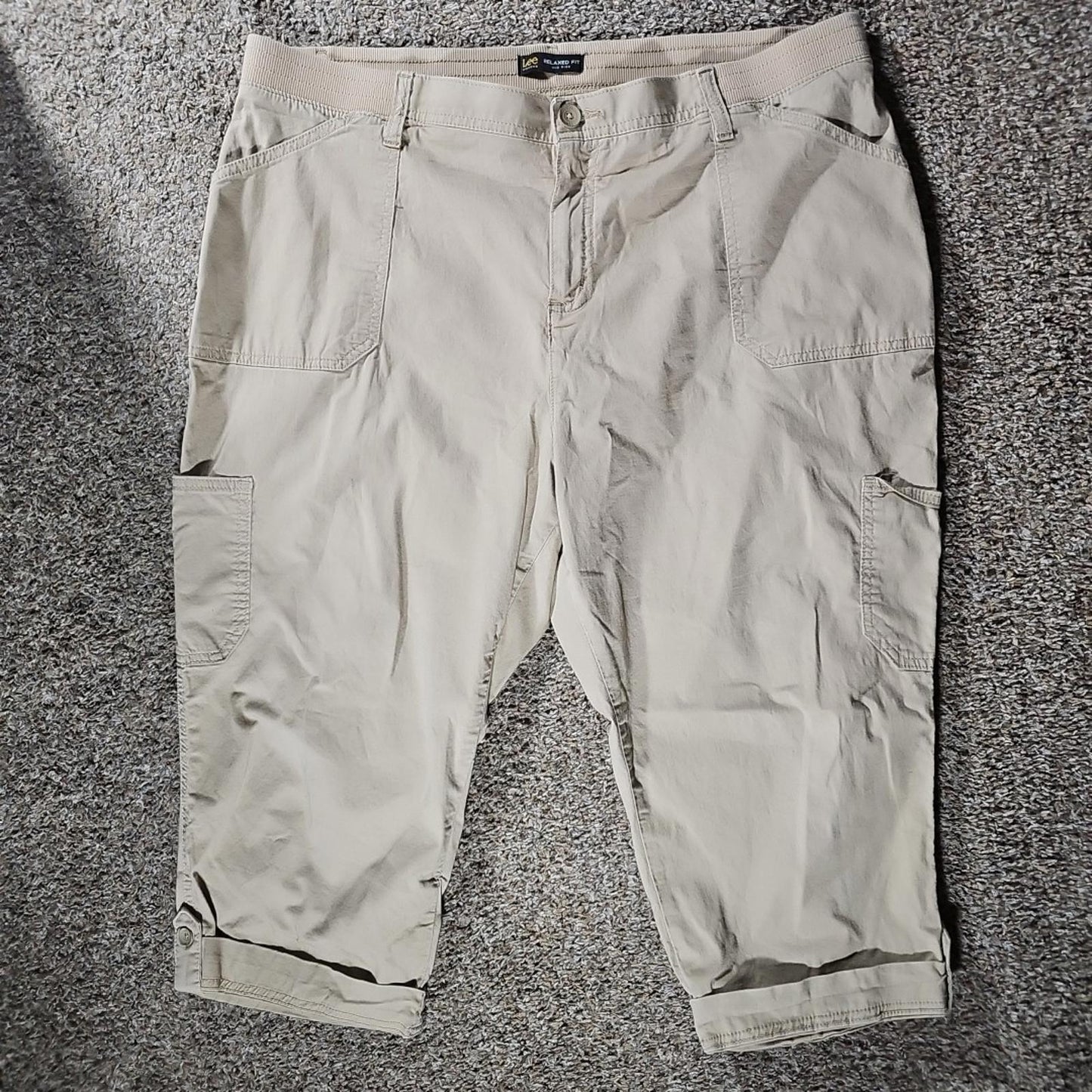 Lee Relaxed Fit Midrise Womans 20W Cuffed Khaki Capris
