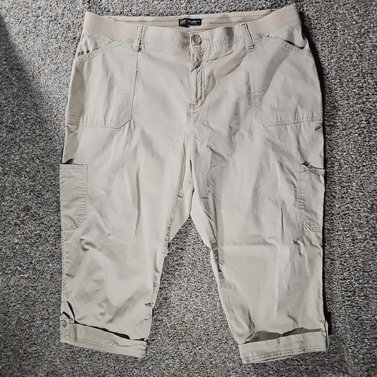 Lee Relaxed Fit Midrise Womans 20W Cuffed Khaki Capris