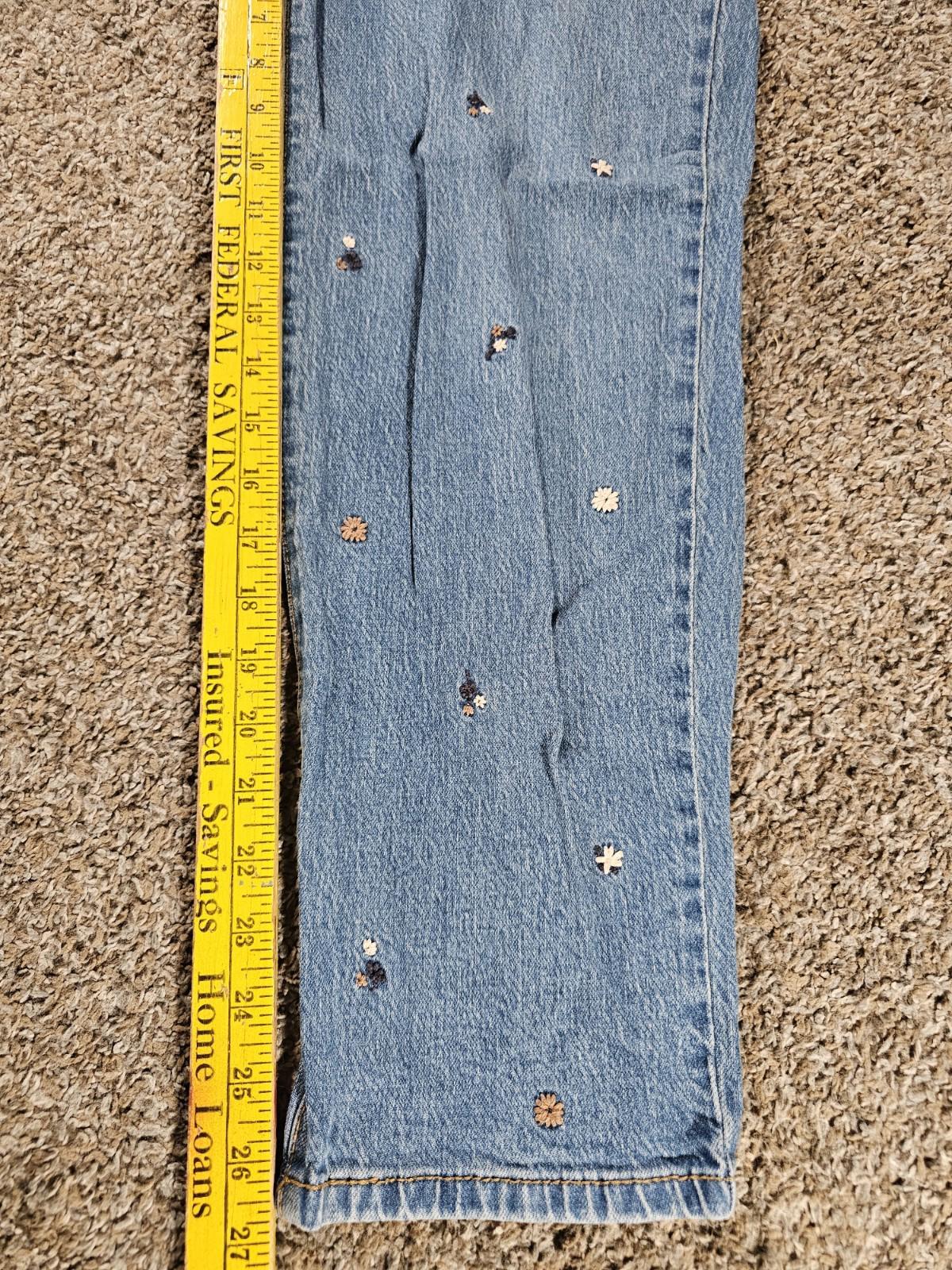 Universal Thread Size 4/27L Straight Jeans Light Wash Flower