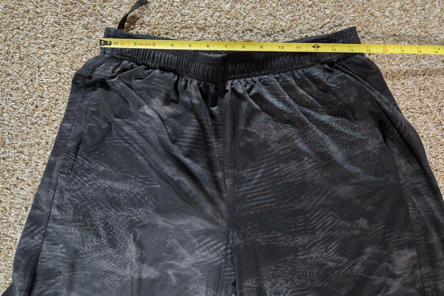 Black Gray Under Armour  Heatgear Loose Basketball Shorts L