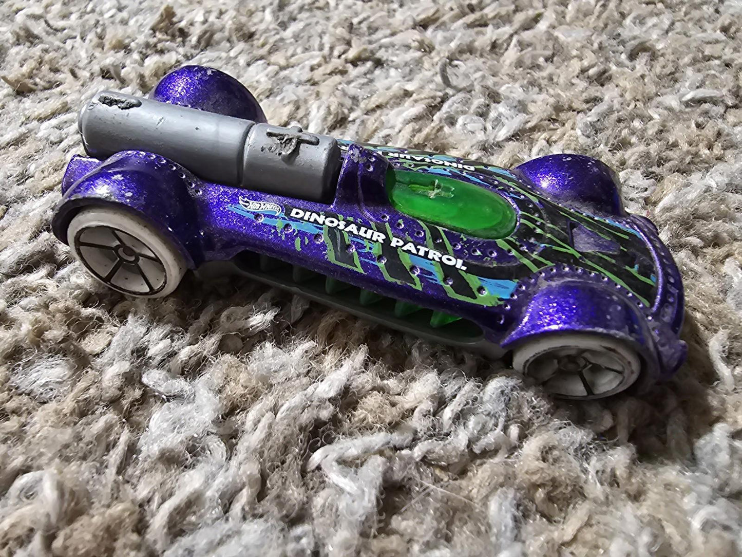 Hot Wheels Retro-Active 2010 Dinosaur Patrol Toy Car Vehicle Purple Green Mattel