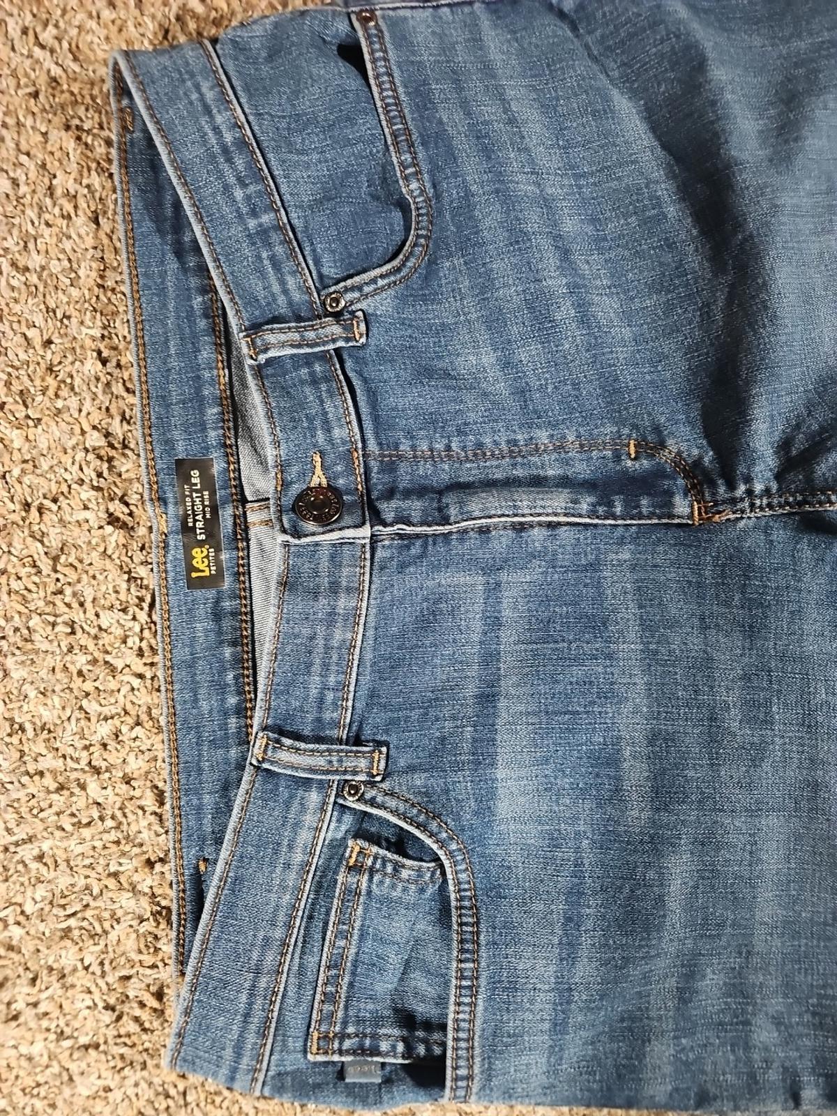 Lee Petites Relaxed Fit Straight Leg Mid Rise Sz 4