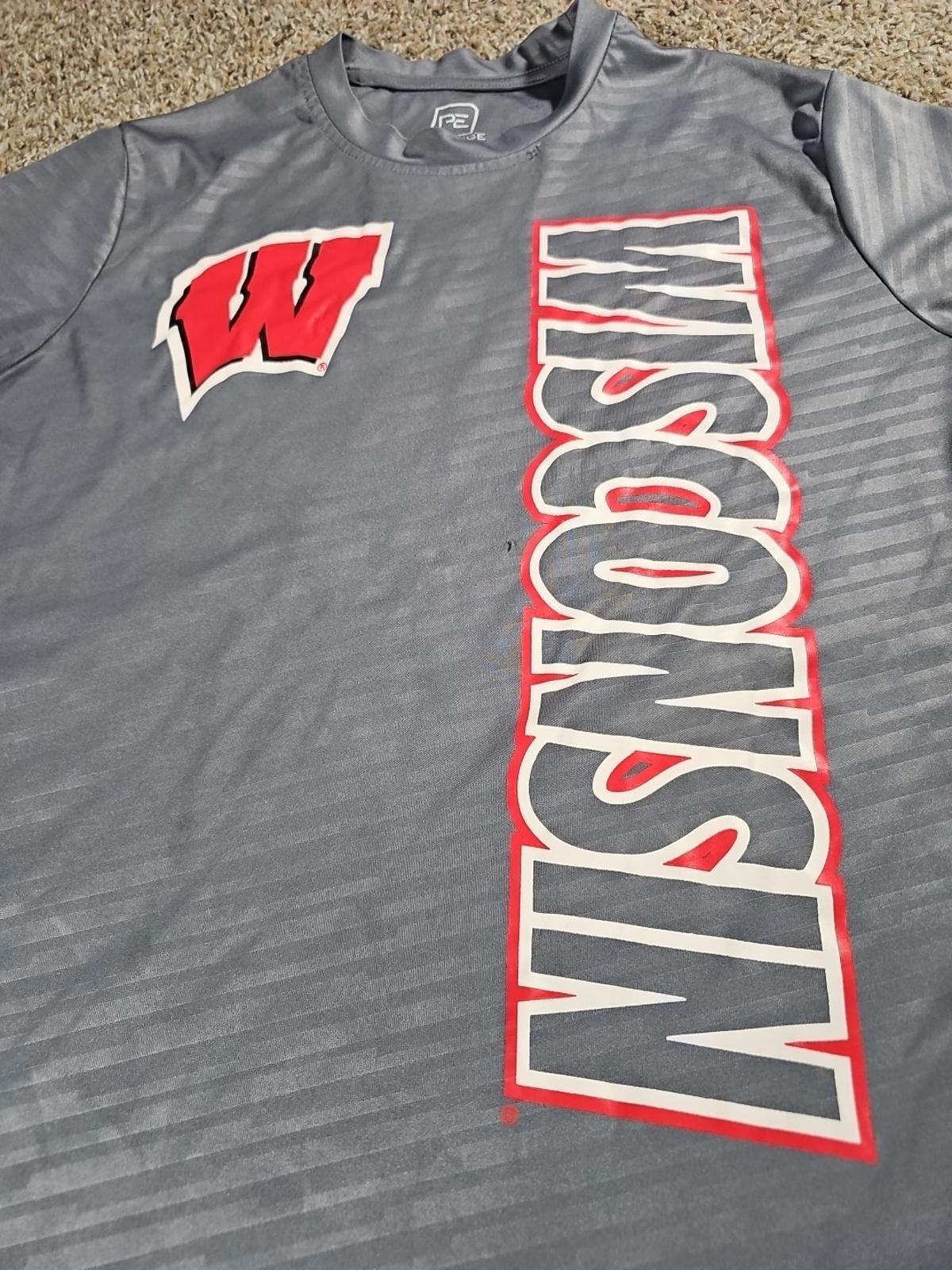 Pro Edge Knights Apparel Wisconsin Badgers Athletic Tshirt M